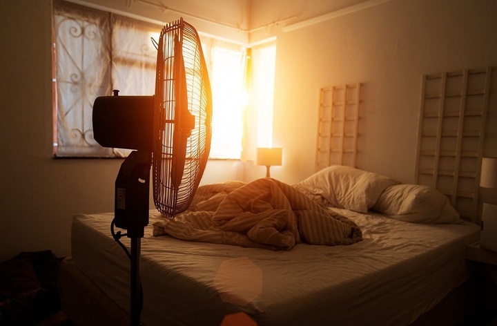 Nắng nóng do biến đổi khí hậu ảnh hưởng đến chất lượng giấc ngủ của con người. (Ảnh minh họa)