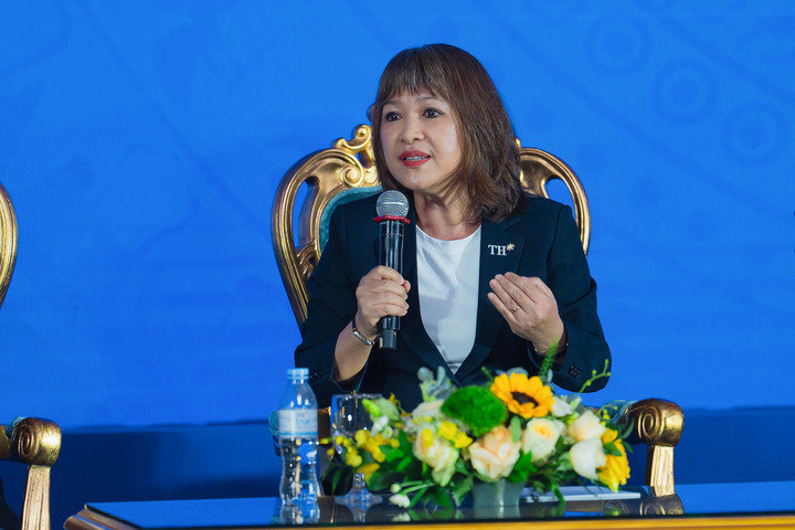 Bà Trần Thị Quyên – Giám đốc Nhân sự Tập đoàn TH - nhấn mạnh việc khảo sát chỉ số hạnh phúc là dữ liệu quan trọng để làm giàu hơn trải nghiệm của nhân viên.