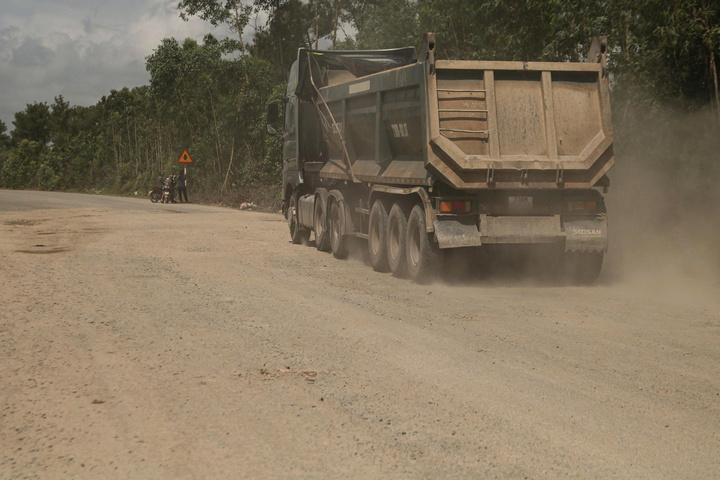 Theo Chủ tịch UBND xã Trung Thuần, cuối năm 2025, lãnh đạo tỉnh Quảng Trị cũng trực tiếp kiểm tra hiện trường để đánh giá thực trạng hư hỏng tại tuyến đường Xuyên Á.