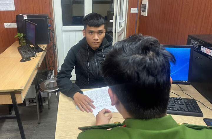 Nguyễn Văn Khuyến tại cơ quan công an.