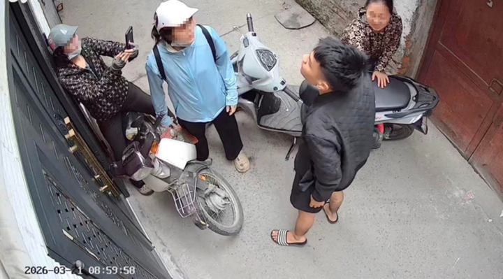 Nam thanh niên có hành vi chặn xe, hành hung 2 phụ nữ trong ngõ nhỏ hôm 21/3. (Ảnh chụp màn hình)