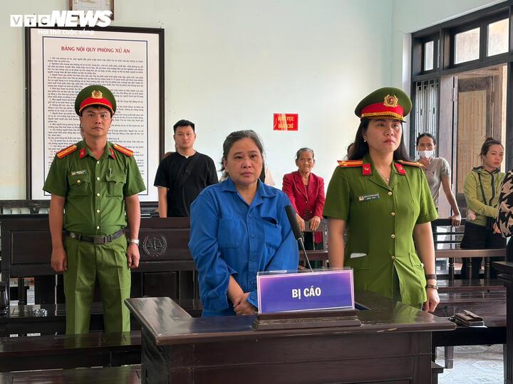 Lê Thị Thanh Hồng tại phiên tòa xét xử sơ thẩm. (Ảnh: NM)