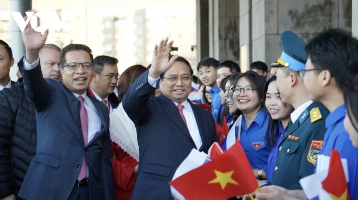 Thủ tướng Phạm Minh Chính gặp gỡ cộng đồng người Việt Nam tại Liên bang Nga.