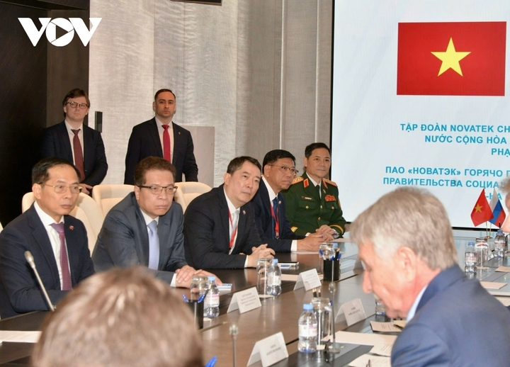 Lãnh đạo tập đoàn Novatek tiếp Thủ tướng Phạm Minh Chính và đoàn đại biểu cấp cao Việt Nam đã đến thăm, làm việc.