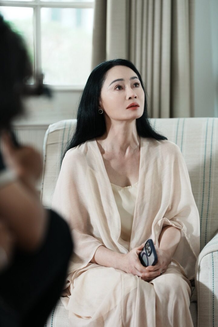 NSƯT Quách Thu Phương tại hậu trường phim "Bước chân vào đời".