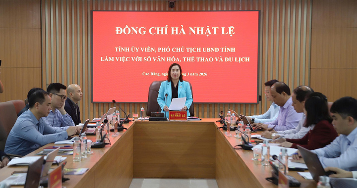 Bà Hà Nhật Lệ, Phó Chủ tịch UBND tỉnh Cao Bằng làm việc với Sở Văn hóa Thể thao và Du lịch.