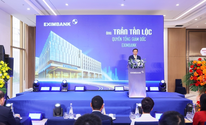 Ông Trần Tấn Lộc, Quyền Tổng Giám Đốc Eximbank phát biểu trong Lễ khai trương Trụ sở chính tại Hà Nội.