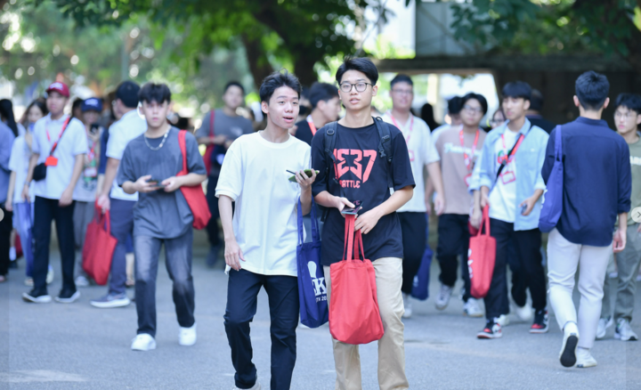 Thủ khoa phá kỷ lục kỳ thi Đánh giá tư duy đến từ Trường THPT Vĩnh Bảo, Hải Phòng đạt 98.98 điểm. (Ảnh minh họa)