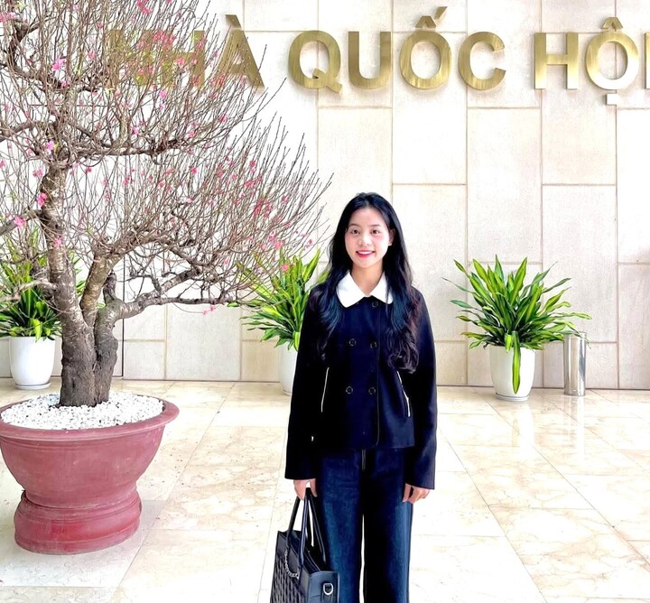 Đại biểu Lo Thị Bảo Vy là người dân tộc Ơ Đu đầu tiên trúng cử Đại biểu Quốc hội