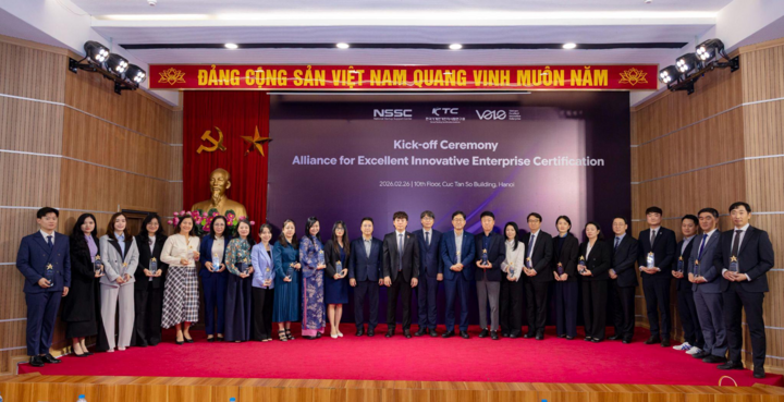 Đại diện NSSC, KTC cùng các doanh nghiệp và chuyên gia Việt Nam – Hàn Quốc tại lễ khởi động chương trình chứng nhận Vietnam Excellent Innovative Enterprise (VEIE)