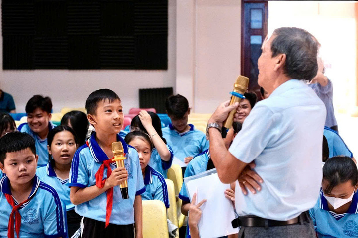 Các Công ty Điện lực trực thuộc EVNSPC đẩy mạnh tuyên truyền tiết kiệm điện trong các trường học.