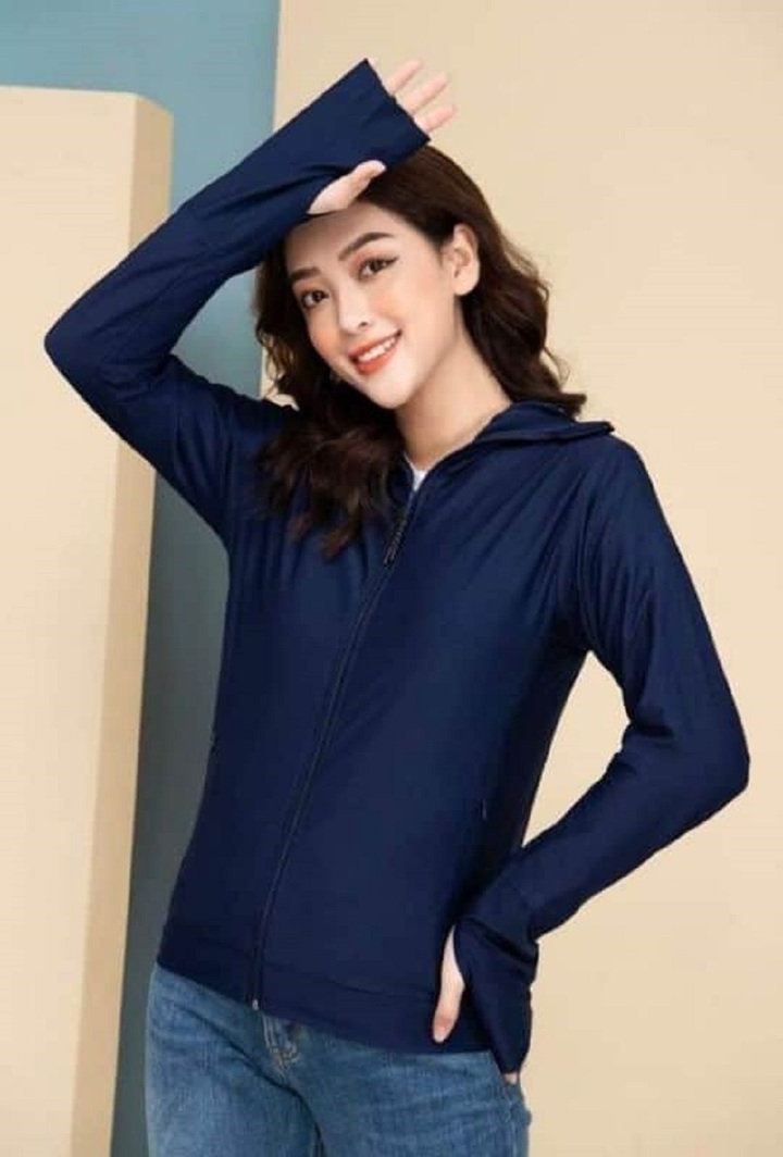 Trang phục màu tối có tác dụng chống nắng tốt hơn.