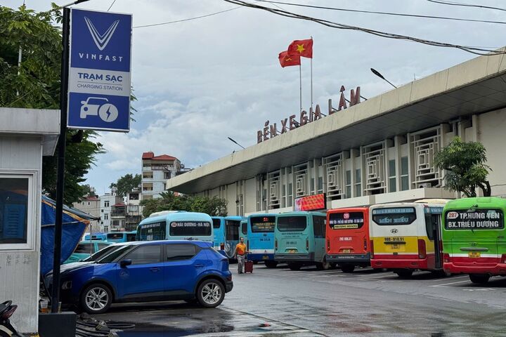 Mô hình trạm sạc tích hợp tại bến xe tạo thuận lợi cho tài xế dịch vụ - 1