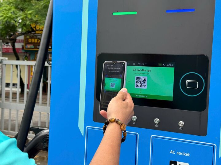 Mô hình trạm sạc tích hợp tại bến xe tạo thuận lợi cho tài xế dịch vụ - 2