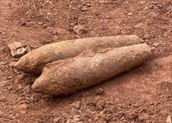 Hai quả bom được phát hiện trong khu dân cư. (Ảnh: Công an Bắc Ninh)