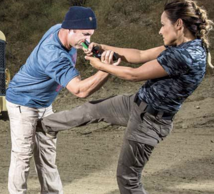 Một trong những kỹ thuật đầu tiên mà người học Krav Maga được dạy là cú đá thẳng vào hạ bộ. (Nguồn: Krav Maga Mindset)