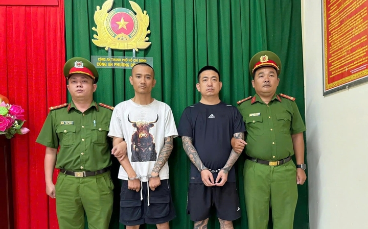 Trần Văn Khánh và Nguyễn Minh Tuấn tại cơ quan công an. (Ảnh: CACC)