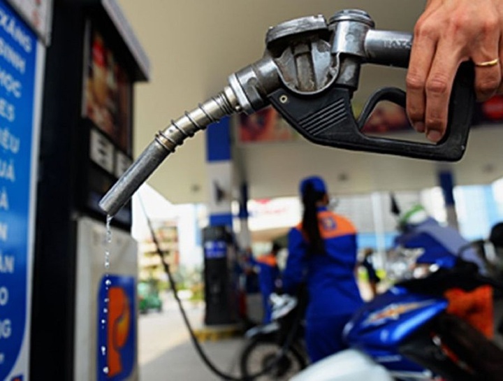 Tiết kiệm xăng dầu đang trở thành trách nhiệm chung, không phải của riêng ai.