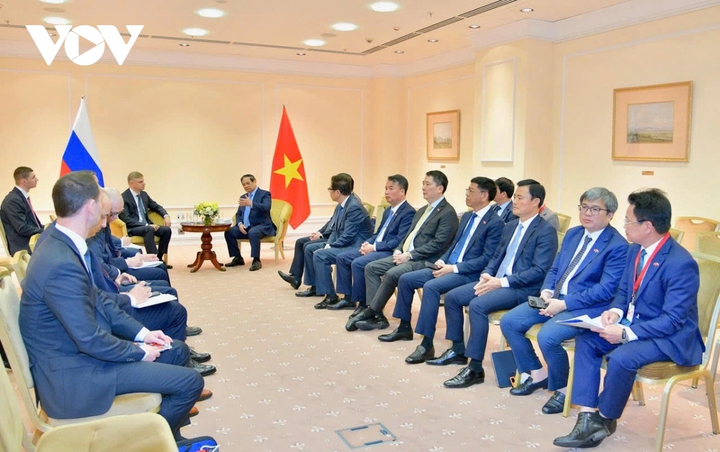 Toàn cảnh buổi làm việc.