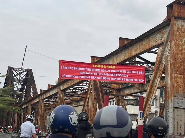 Các phương tiện bị cấm lưu thông qua cầu Long Biên để phục vụ sửa chữa trong 2 tháng.