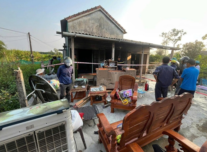 Lực lượng chức năng đang phong toả hiện trường và thực hiện xác minh, làm rõ nguyên nhân vụ cháy