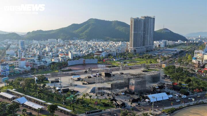 Theo lãnh đạo UBND tỉnh Gia Lai, Lễ khai mạc không đơn thuần là một chương trình nghệ thuật, mà còn là điểm khởi đầu cho chuỗi hoạt động của Năm Du lịch quốc gia 2026. Một màn mở đầu đủ ấn tượng sẽ góp phần định vị hình ảnh điểm đến, tạo hiệu ứng lan tỏa và thu hút dòng khách du lịch trong suốt năm.