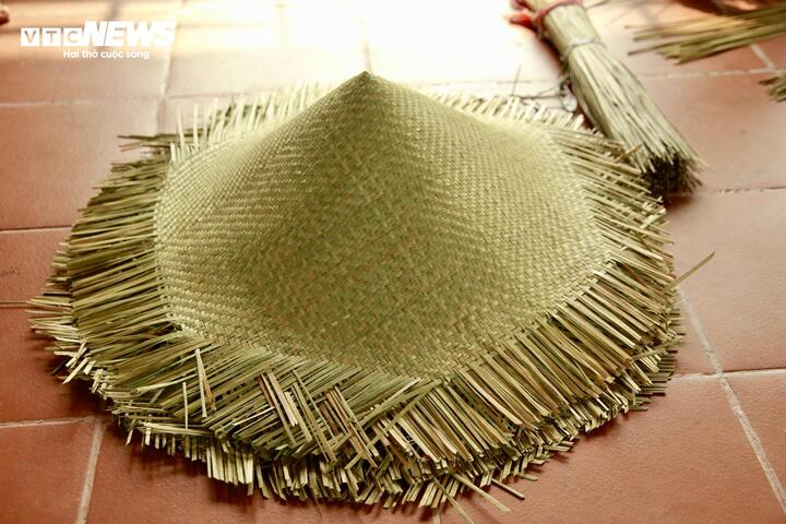 Trước đây, cỏ bàng chỉ dùng đan đệm, đan chiếu. Tuy nhiên, hiện nay, các sản phẩm của đệm bàng ở Phò Trạch không ngừng tiến bộ, cải tiến mẫu mã. Ngoài sản phẩm chủ đạo là đệm bàng, hiện dân làng sản xuất rất nhiều mẫu mã mới như mũ, nón, hộp đựng giấy, đèn ngủ, túi xách, khay, móc chìa khóa, thảm trang trí… Do đó, hiện nay các sản phẩm từ cỏ bàng ở Phò Trạch đang được thị trường ưa chuộng vì màu đẹp, độ bền chắc và thân thiện với môi trường cũng như để đáp ứng nhu cầu mới của xã hội và duy trì được thu nhập cho người dân.