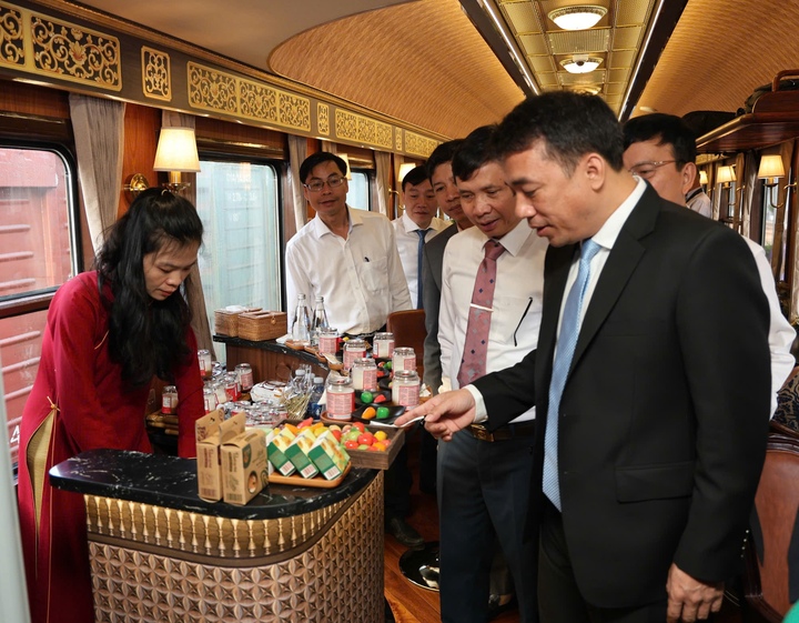 Giao diện mới của đoàn tàu "Hành trình kết nối di sản Miền Trung" được thiết kế nhằm mang lại diện mạo hiện đại nhưng vẫn đậm chất di sản