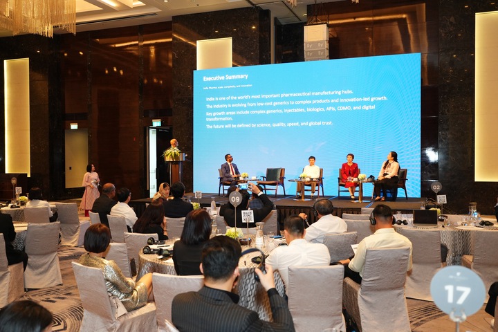 Toàn cảnh hội nghị.