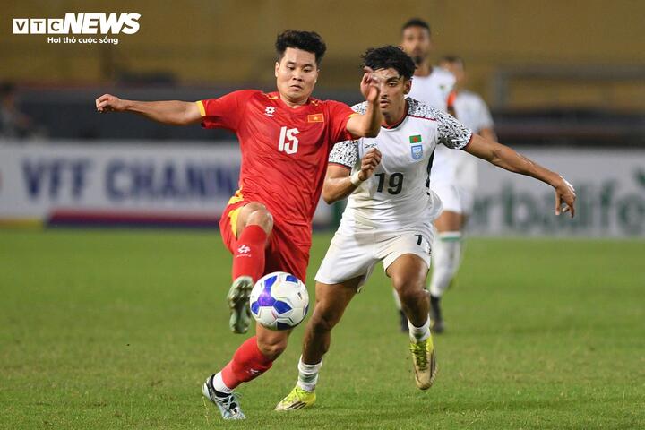 Đội tuyển Việt Nam vượt trội Bangladesh.