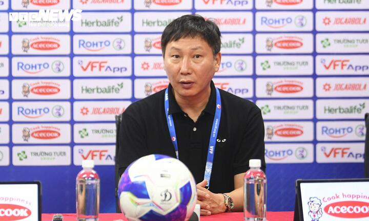 Huấn luyện viên Kim Sang-sik