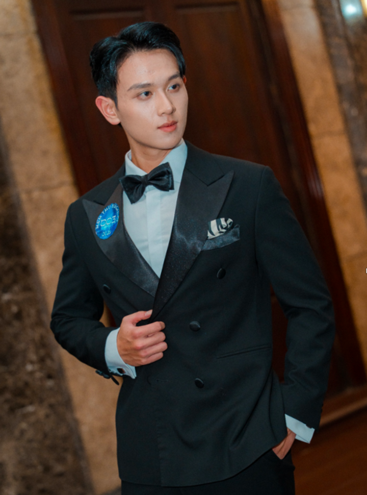 Tân nam vương sở hữu ngoại hình điển trai, ứng xử ấn tượng.