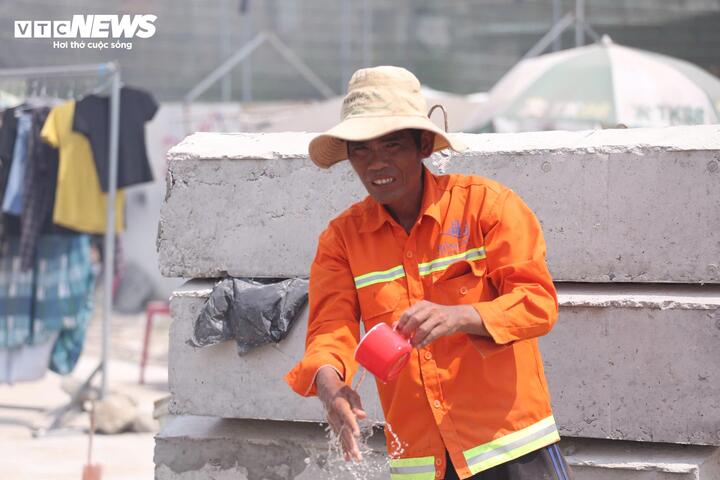 Dự báo, thời tiết ở TP.HCM tiếp tục nắng nóng kéo dài đến cuối tuần (28/3). (Ảnh: Lương Ý)