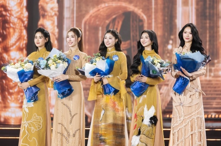 Top 5 "Người đẹp du lịch".