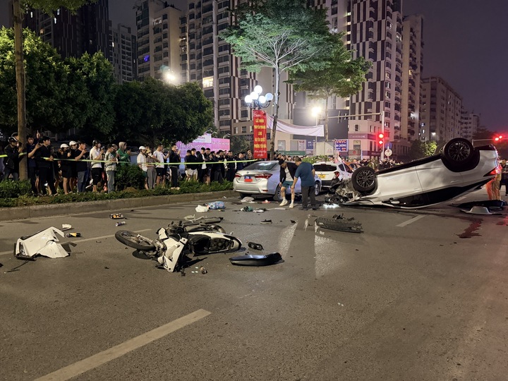 Hiện trường vụ tai nạn liên hoàn.