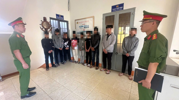 Nhóm học sinh đánh nhau do mâu thuẫn trên TikTok.