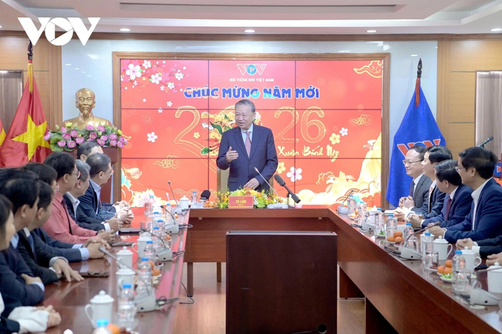 Tới thăm VOV nhân dịp Tết Nguyên đán Bính Ngọ 2026, Tổng Bí thư Tô Lâm đánh giá: "VOV đang canh trời giữ sóng, giữ nhịp thông tin cho đất nước".