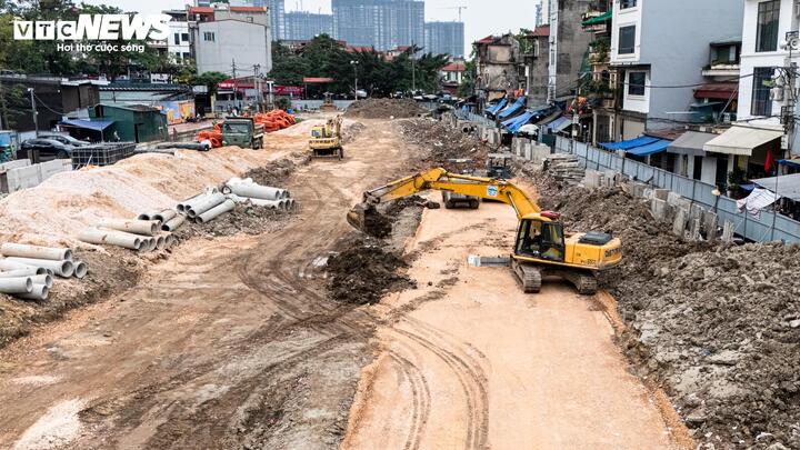 Theo ghi nhận của PV Báo Điện tử VTC News, dự án đang được triển khai đồng thời hai mũi, gồm thi công xây dựng và giải phóng mặt bằng.