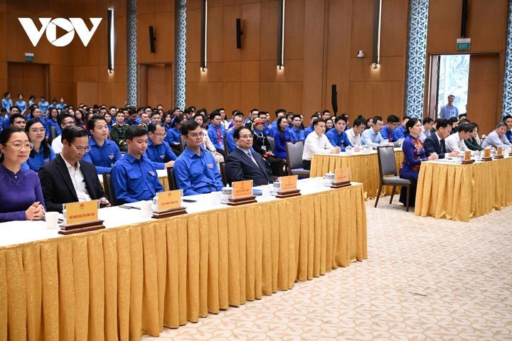Thủ tướng Phạm Minh Chính gặp mặt các gương mặt trẻ Việt Nam tiêu biểu, triển vọng và cán bộ đoàn tiêu biểu nhân dịp kỷ niệm 95 năm Ngày thành lập Đoàn TNCS Hồ Chí Minh.