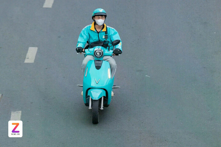 Xe máy điện trên đường phố Việt Nam. (Ảnh: Znews)