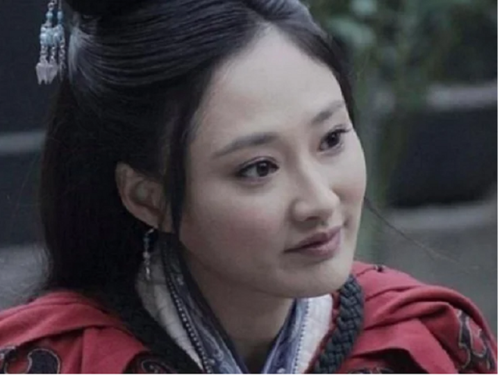 Quan Ngân Bình được người đời sau gọi là "hổ nữ".