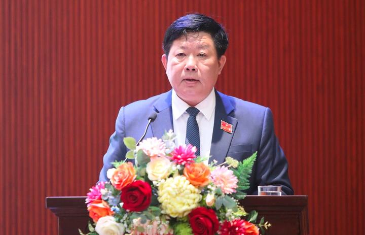 Ông Nguyễn Thanh Tịnh, Chủ tịch UBND phường Tây Hồ, báo cáo kết quả bầu cử đại biểu HĐND và xác nhận tư cách đại biểu HĐND phường khóa II.