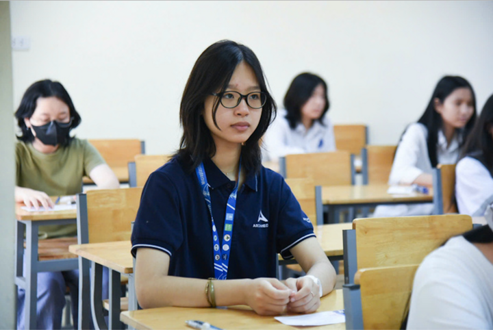 Các chuuyên gia cho rằng, để giảm áp lực bền vững cho kỳ thi vào lớp 10 Hà Nội cần triển khai đồng bộ nhiều giải pháp nhằm tăng nguồn cung cơ sở giáo dục. (Ảnh minh họa)