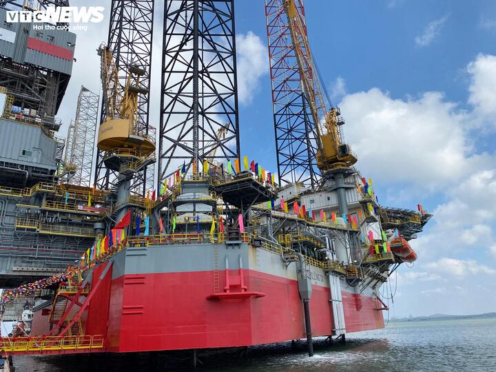 Dàn khoan đã sẵn sàng làm việc sau hơn nửa năm tiến hành các công tác chuẩn bị. (Ảnh: Đại Việt)