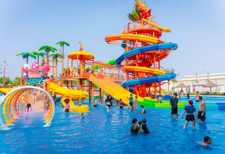 Công viên nước tại VinWonders đem đến một hành trình trải nghiệm mùa hè rực rỡ cho cư dân và du khách mọi lứa tuổi.
