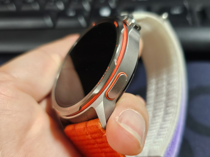 Ăng-ten của Runner 2 được tạo hình viền quanh đồng hồ ở mặt ngoài, vừa tối ưu về công năng, vừa tăng tính thẩm mỹ cao cho mặt đồng hồ.