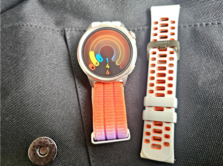 Dây đeo dù dệt là điểm cộng lớn cho Huawei Watch GT Runner 2.