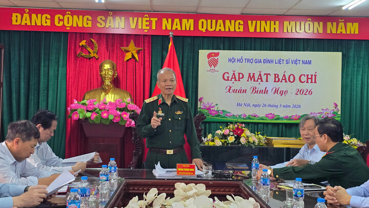 Trung tướng Hoàng Khánh Hưng phát biểu tại buổi gặp mặt
