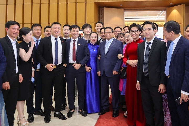 Thủ tướng Phạm Minh Chính và các doanh nghiệp. (Ảnh: VGP/Nhật Bắc)