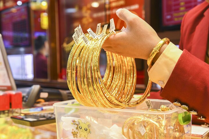 Giá vàng quay đầu lao dốc về sát ngưỡng 4.400 USD/ounce. (Ảnh: Minh Đức).